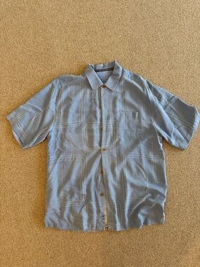 Tommy Bahama 100% silk men’s loose fit button down - size M